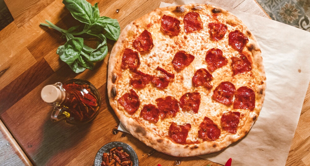 Какая колбаса лучше для пиццы: шедевры Италии и Америки post thumbnail image